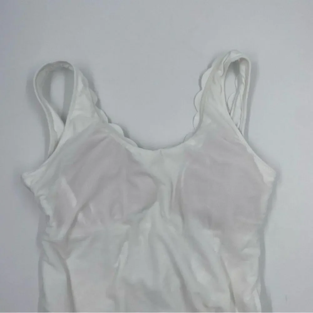 Vineyard Vines textured scallop one-piece swimsuit‎ white cap New scoop back